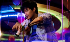 公交车她被揉的开始呻吟起来视频